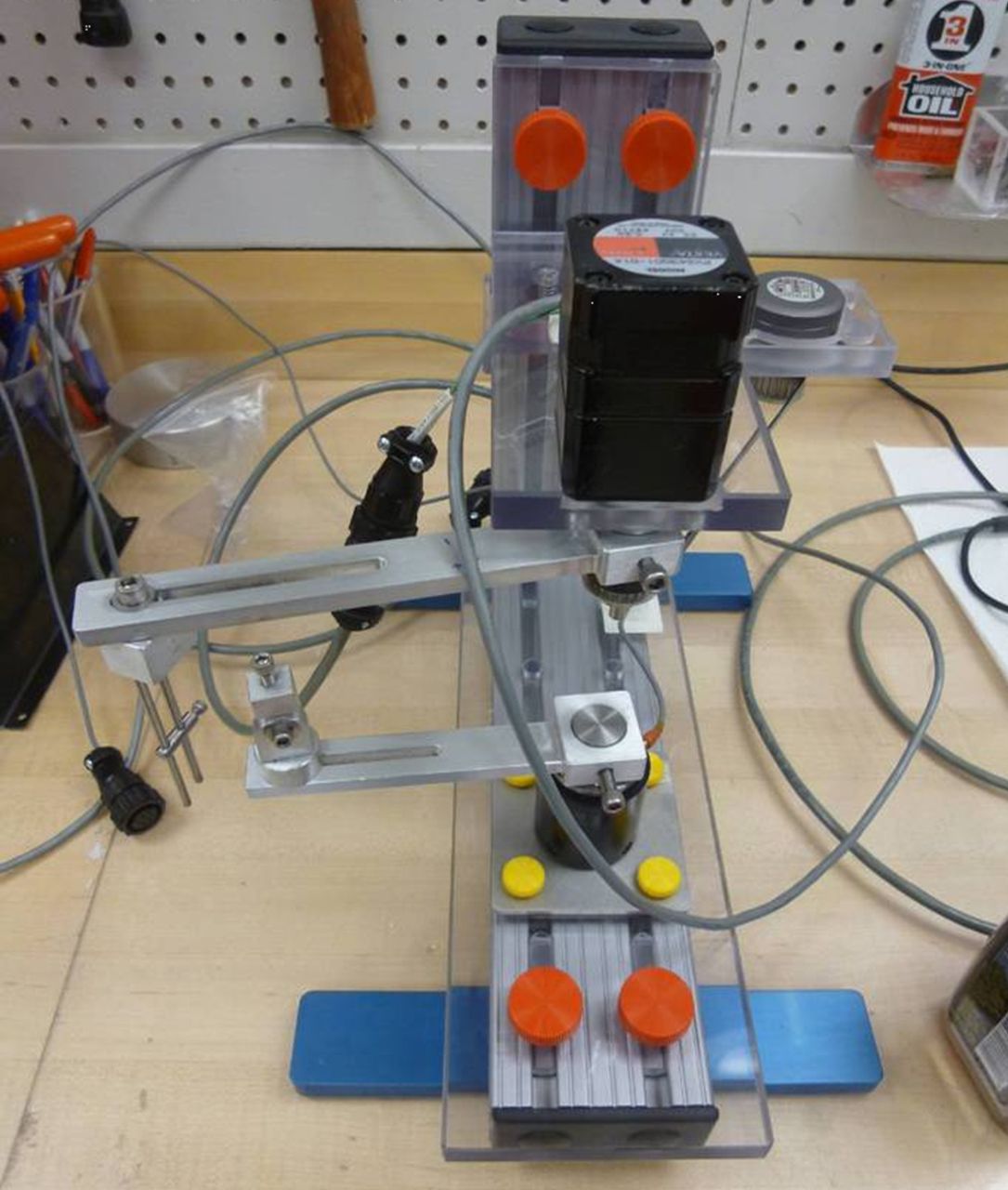 Fig. 2 
          Photograph depicting the custom-made
and validated device used to measure joint contracture angles.
        